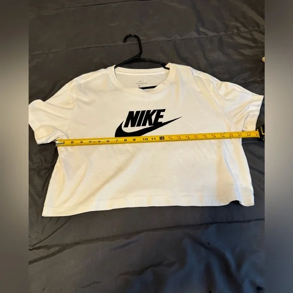 LG “THE NIKE TEE” CROP TOP! - Picture 4 of 5